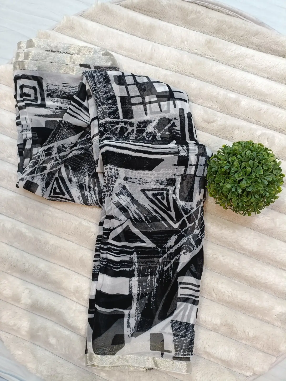 WhatsApp (1) Silver Chiffon Pure Chiffon Black & White Digital Printed Saree - Image 3