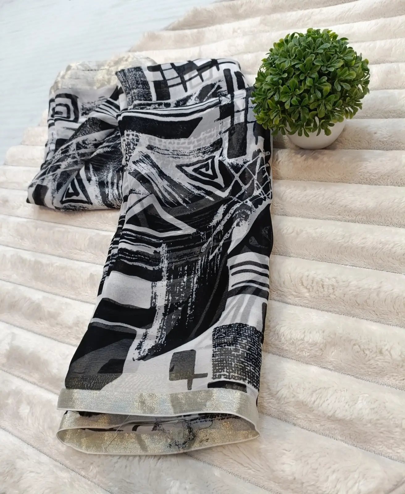 WhatsApp (2) Silver Chiffon Pure Chiffon Black & White Digital Printed Saree - Image 4