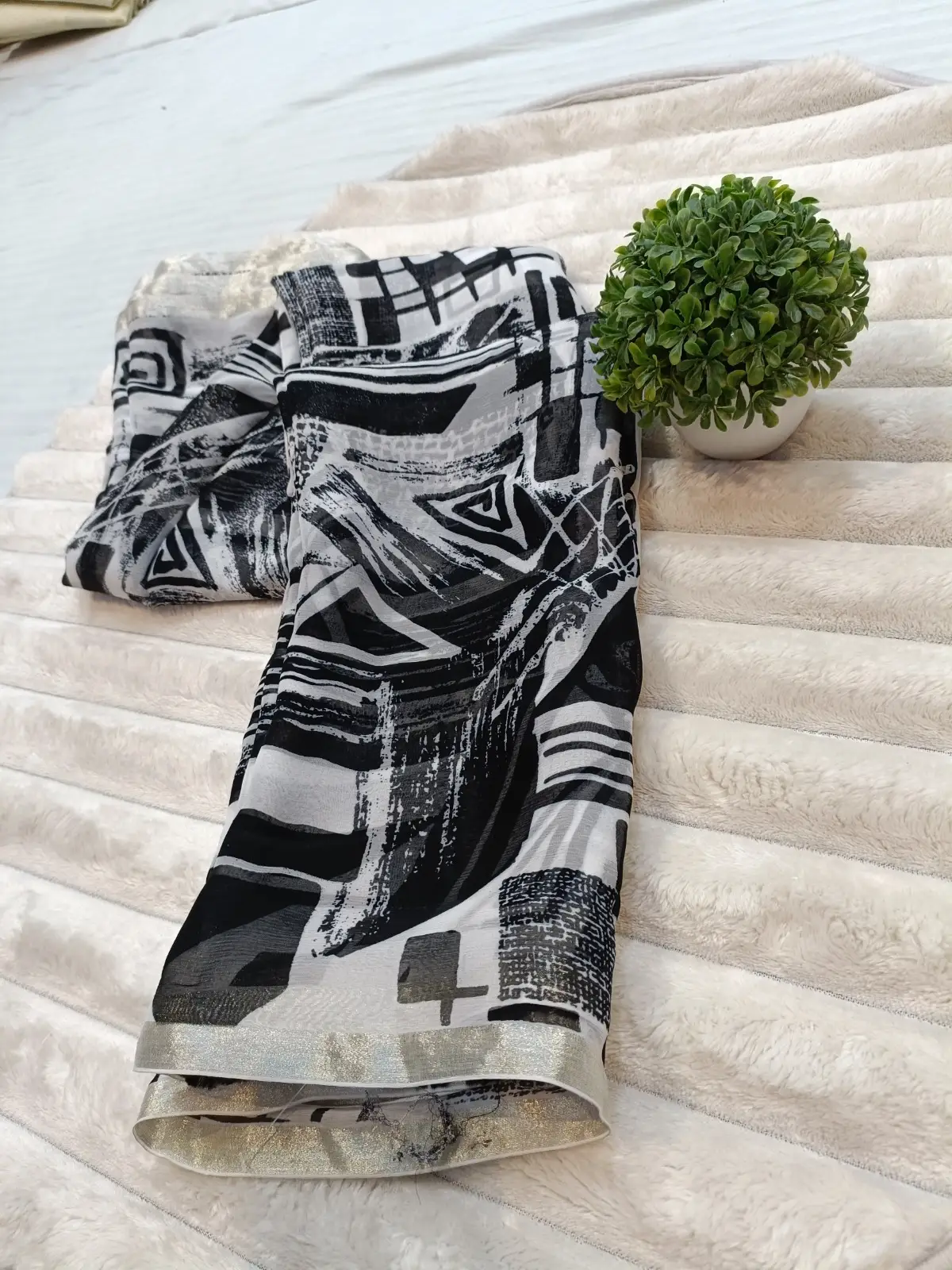 WhatsApp (3) Silver Chiffon Pure Chiffon Black & White Digital Printed Saree - Image 2